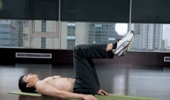 四周腹肌锻炼——仰卧卷体训练